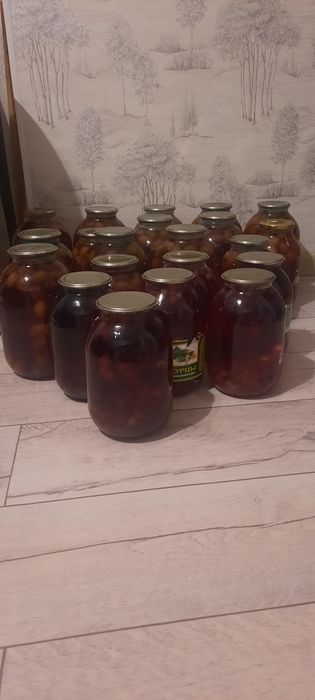 Домашние солёные помидоры и компот