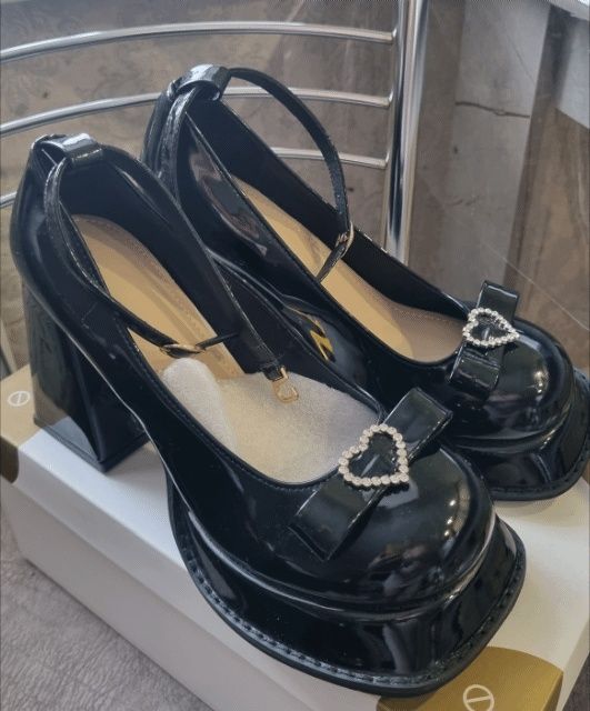 Продам новые туфли натур.лак кожа