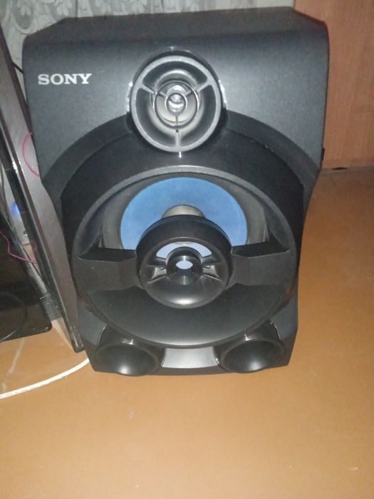 Продам музыкальный центр-dvd Sony.