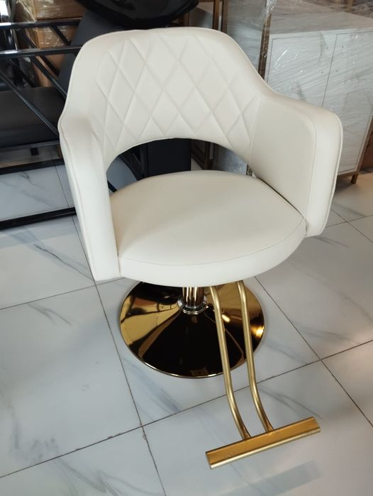 Парикмахерское кресло