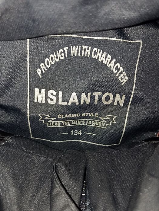 Куртка 134 р продам срочно