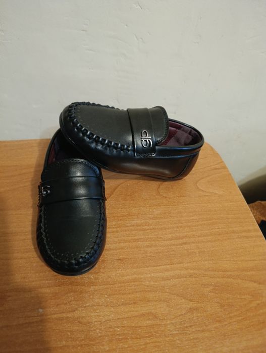 Туфли на мальчика примерно 25р