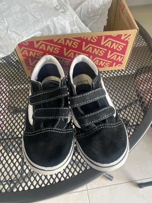 Детски кецове converse в оригиналната им кутия