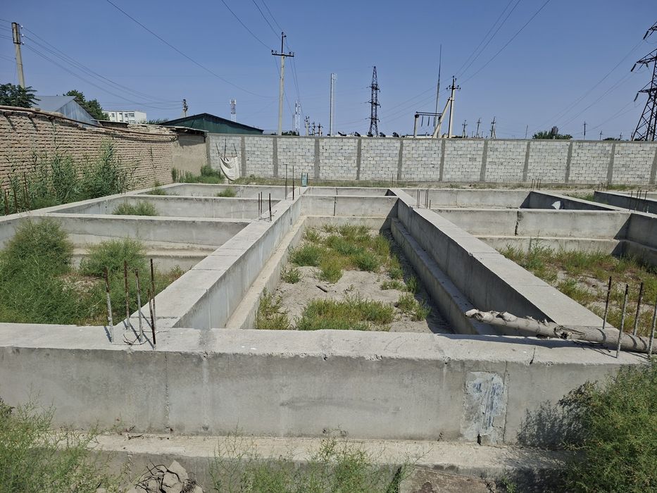 Romitan markazida, 6 sotix uchastka sotiladi, fundament tayyor, katej