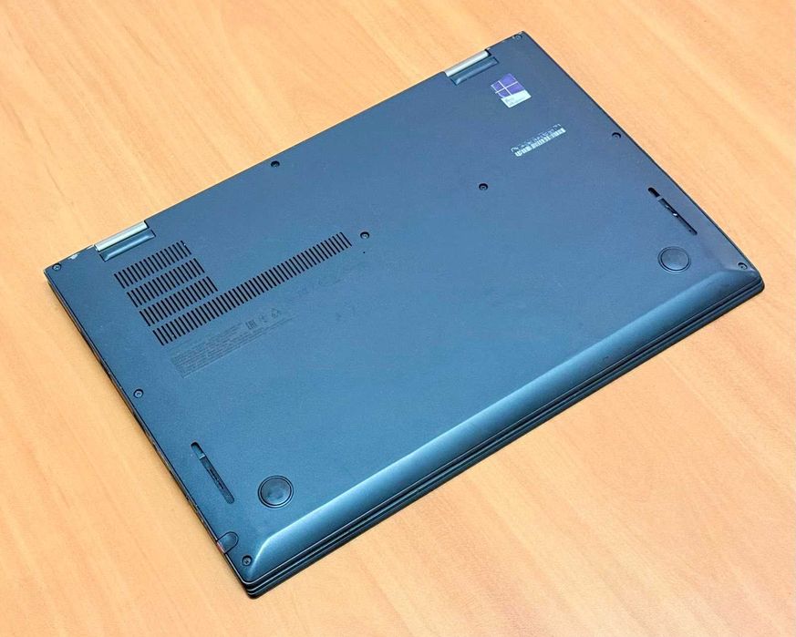 Lenovo ThinkPad X1 Yoga \14.0" IPS TouchScreen 2-in-1 \ Core i7-6600U \ 16GB RAM \ 256GB SSD \ Win 10 Pro