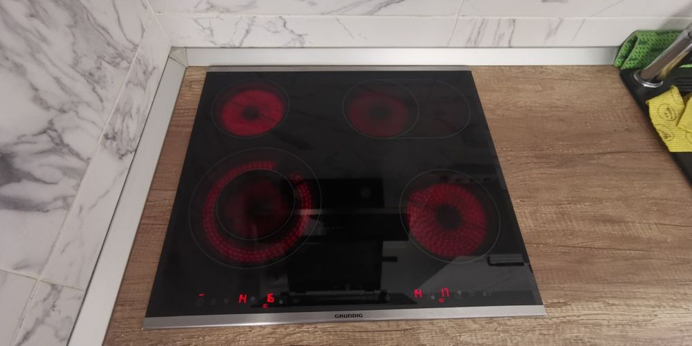 Plita incorporabila vitroveramica Grundig