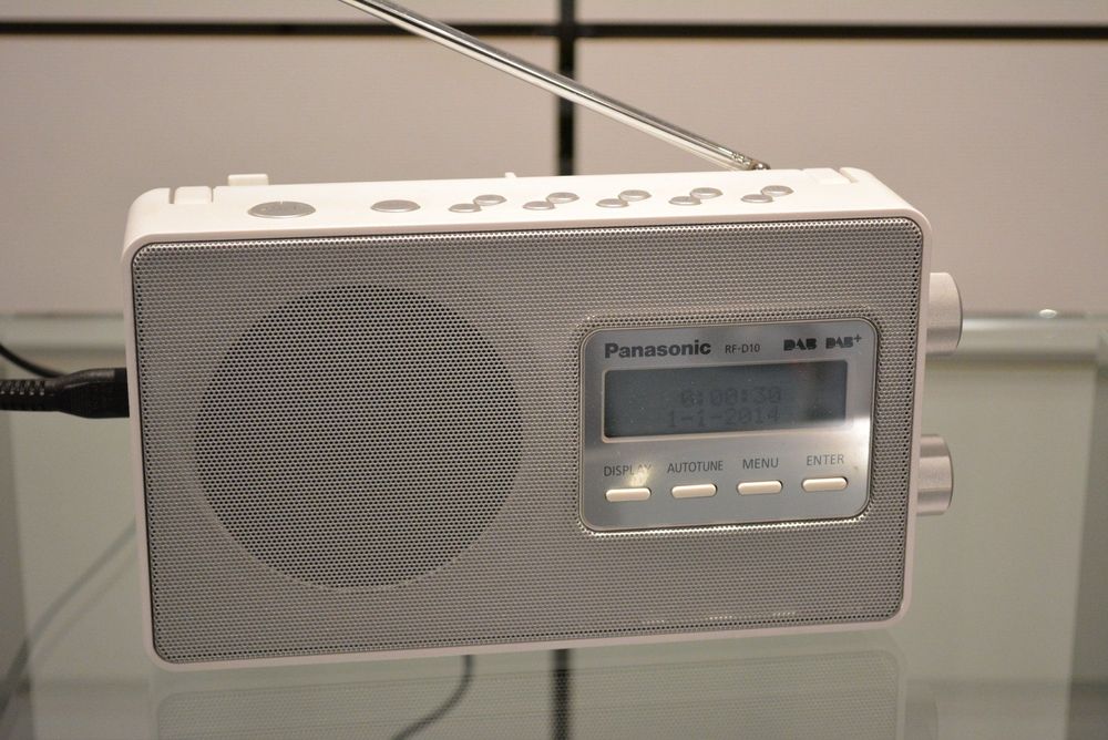 Radio digital portabil Panasonic RF-D10 cu receptie DAB +