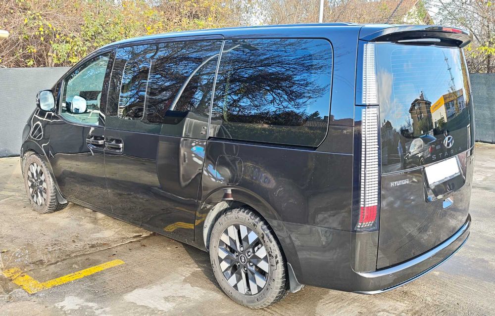 Продавам Hyundai Staria Premium 4x4 2.2 6+1