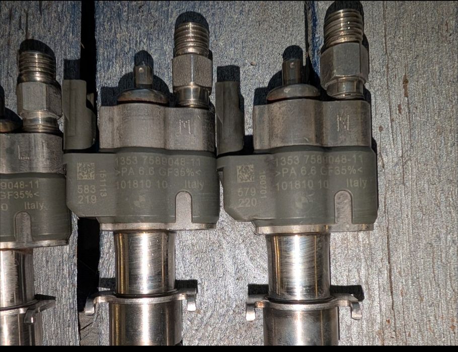 Injector Bmw N43 cod 13537589048