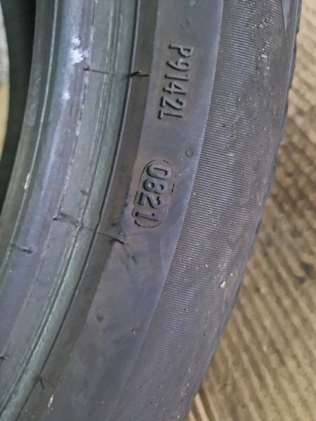 1 брой Pirelli  R19 235/45/ 
всесезонна гума
DOT0821