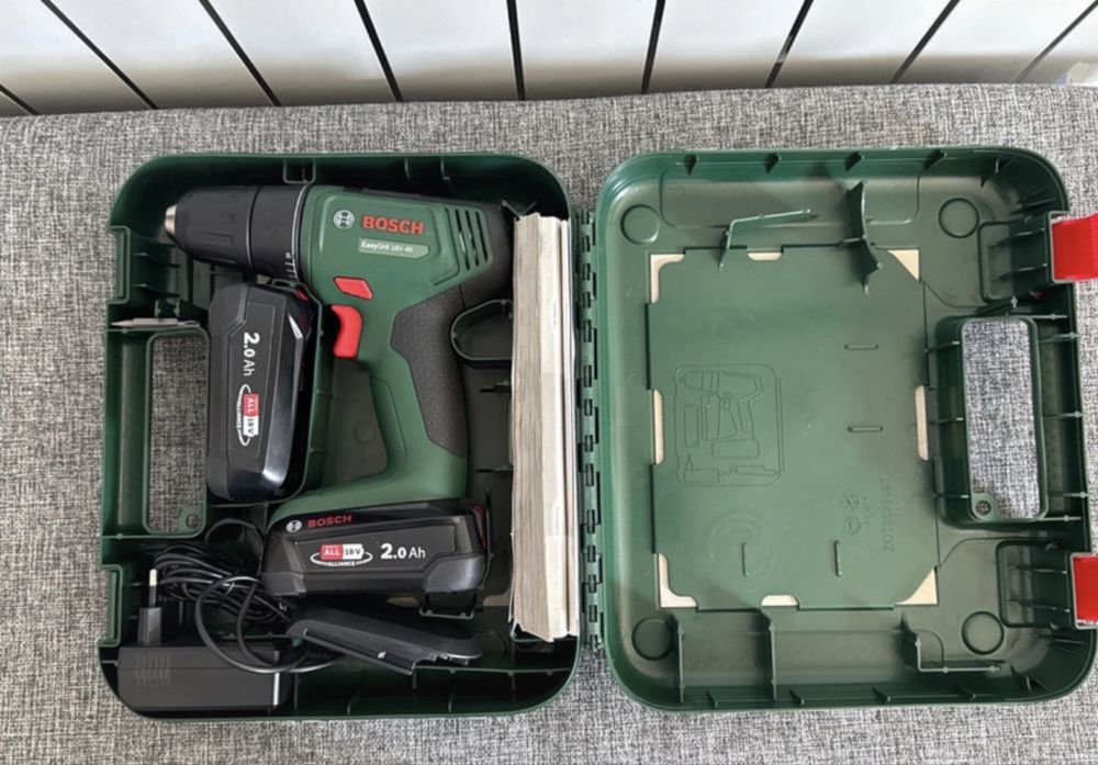 Masina de gaurit si insurubat Bosch cu 2 baterii 18 V 2Ah si invarcato