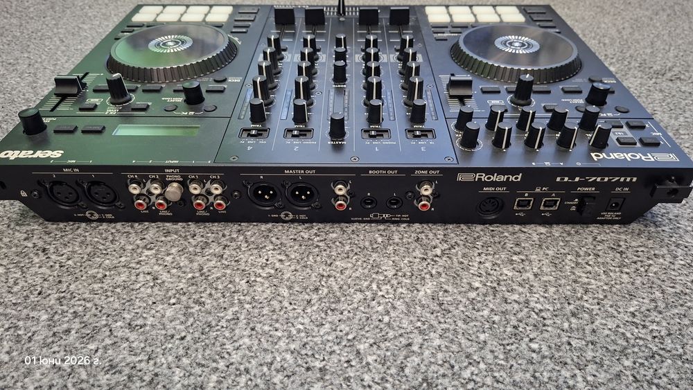 DJ контролер (конзола) Roland DJ 707m