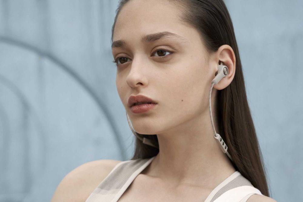 Bang & Olufsen Beoplay E6 Sand