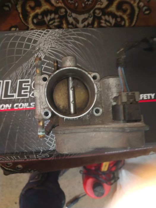 Продам дроссельную заслонку