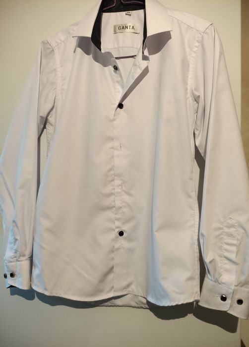 Рубашки школьные б/у на мальчика (8,9,10 лет)