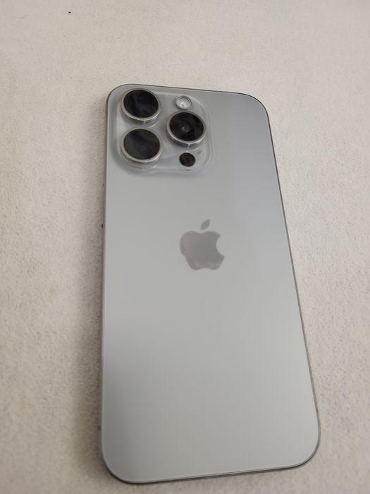 Iphone 15 pro.  256 GB. 82%