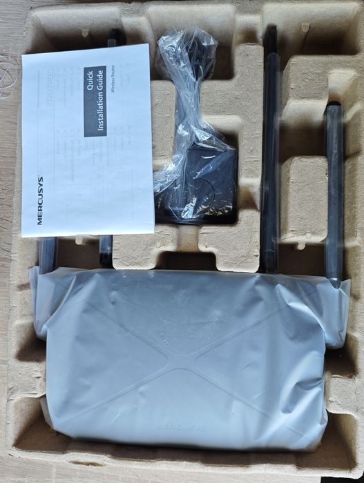 Router Mercusys AC12G AC1200 Gigabit, Dual Band 2.4/5GHz, cutie originală