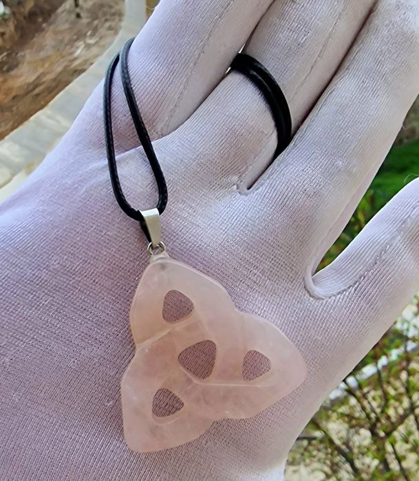 Кулоны Горный Хрусталь.