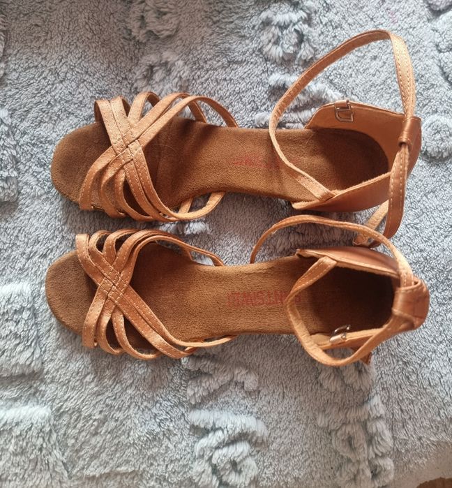 Продам туфли для бальных танцев