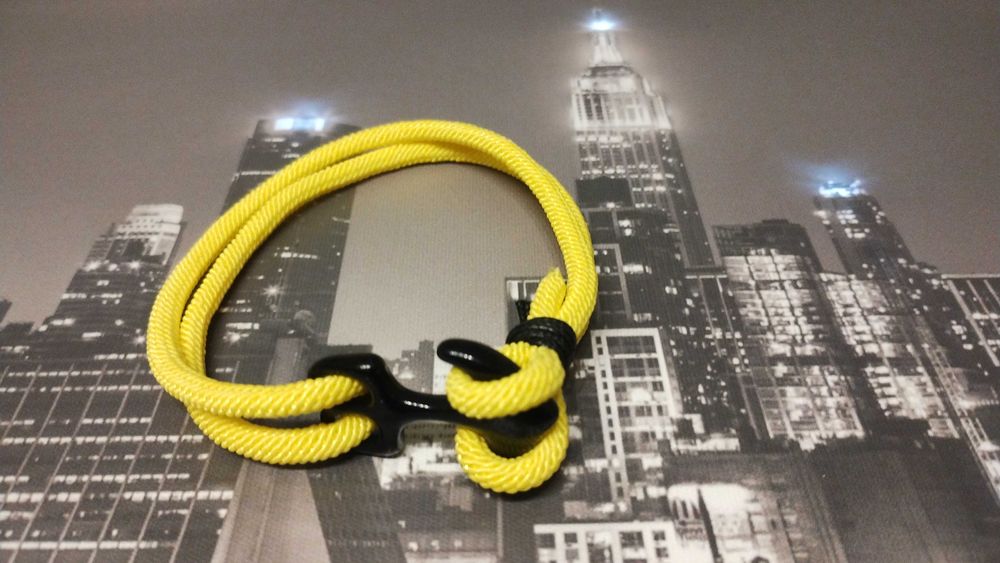 Гривна за ръка със котва