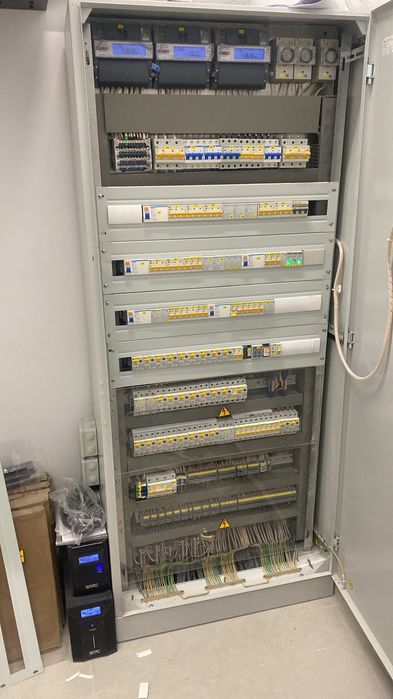 Услуги электрика со стажем.