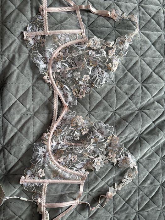 Sutien 36 DD sau 80 E