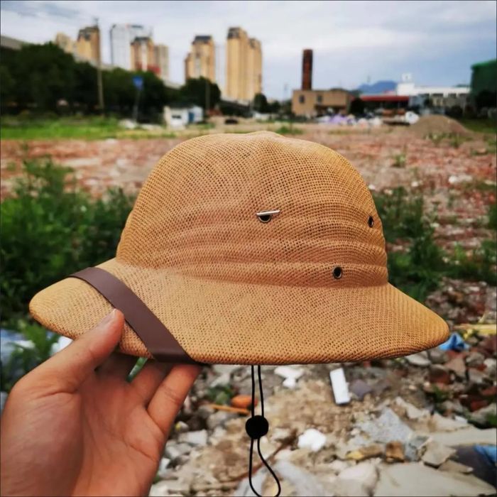 Стильная соломенная шляпа