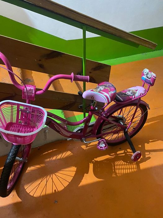 Детский велосипед с дополнительным  колесами