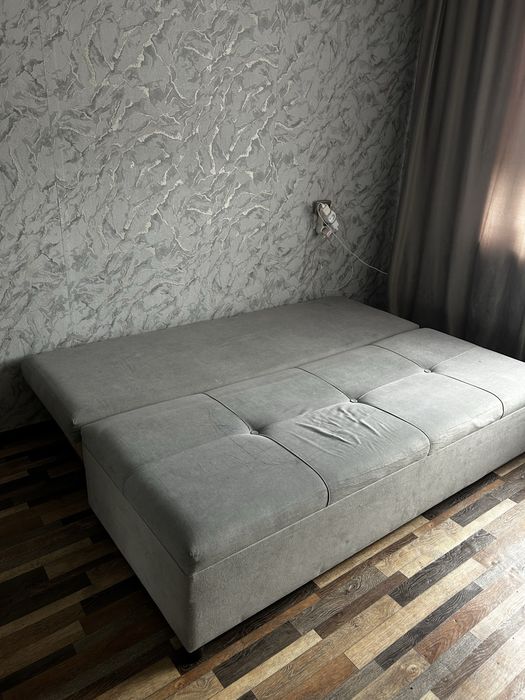 Срочно продам диван