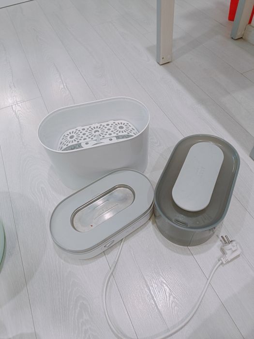 Vând  sticluțe tommee tippee & sterilizator