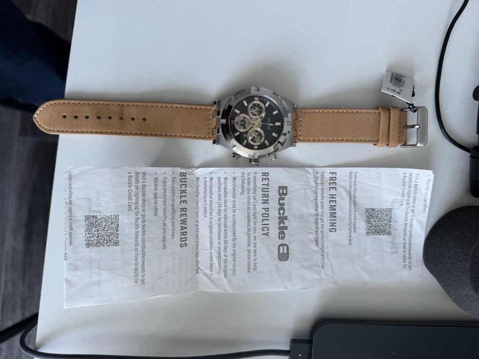Оргиналные часы Guess
