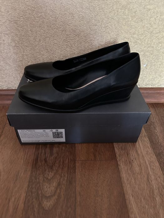 Новые туфли ECCO 39 размер