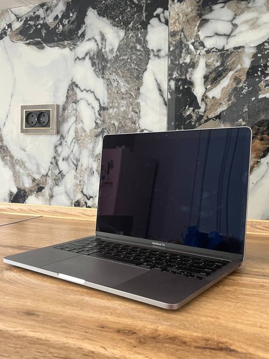 MacBook pro m1 2020 (мошенники не пишите)