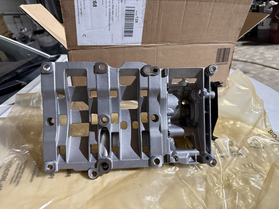 Pompă nouă de ulei bmw f10 2.0 tdi pierburg