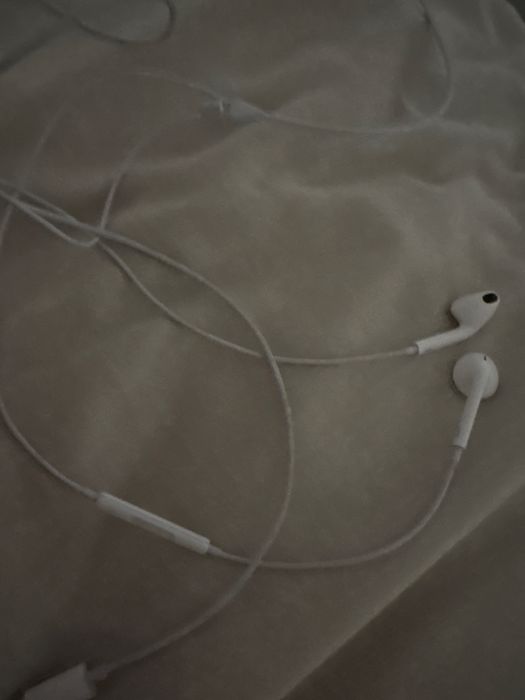 Наушники новые от apple