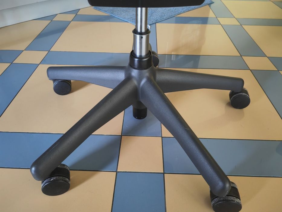Herman Miller Aeron-(Ергономичен офис стол), размер B