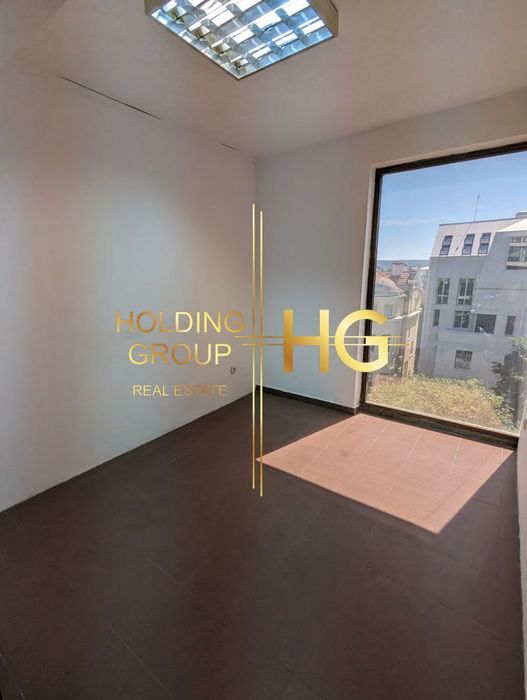 Продава се Едностаен апартамент в Варна, Център - 10 кв.м за 3250 €/кв.м - Снимка #2