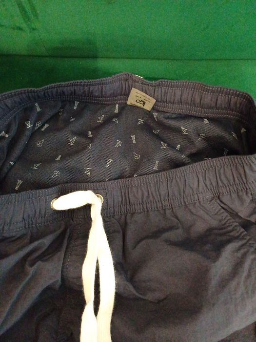 Vând Bermude Pull&Bear cu plasa la interior ptr baie mărimea M