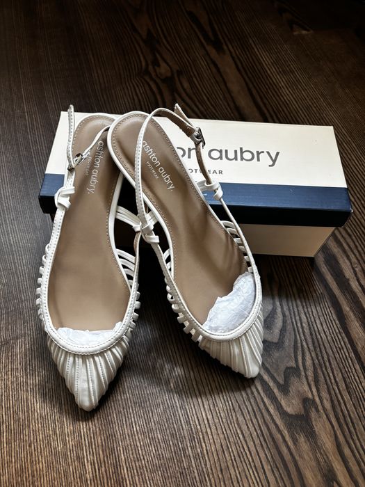 Продавам нови обувки Ashton Aubry