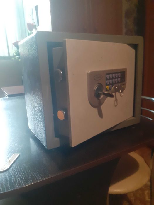Сейф  новый высота36