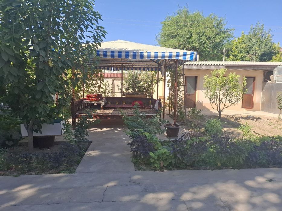 Срочна ховли сотилади