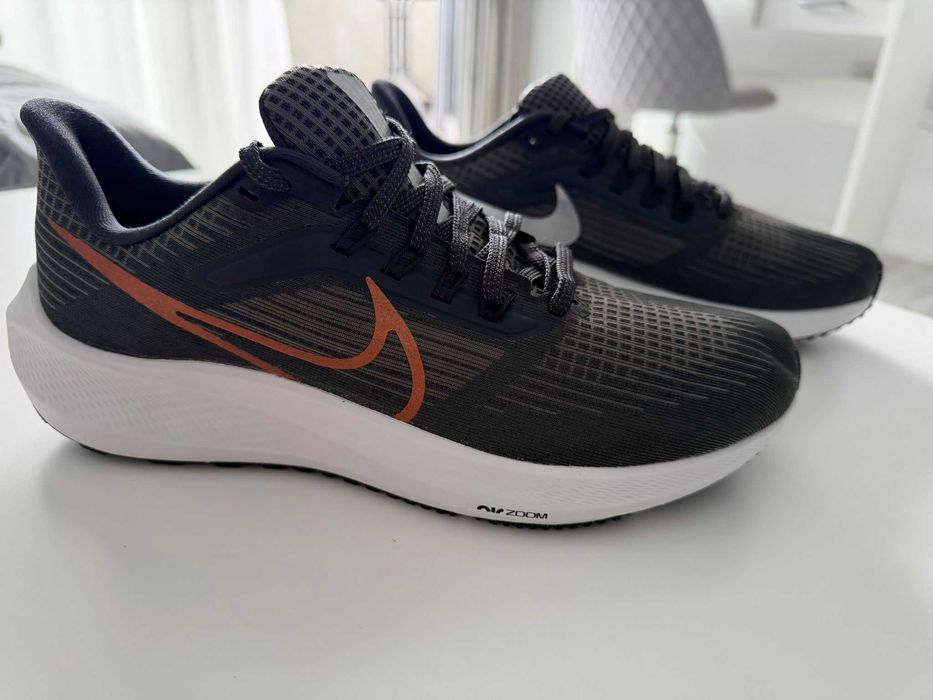Vand sneakers Nike Air Zoom Pegasus 39 - marimea 42 - stare exceptionala