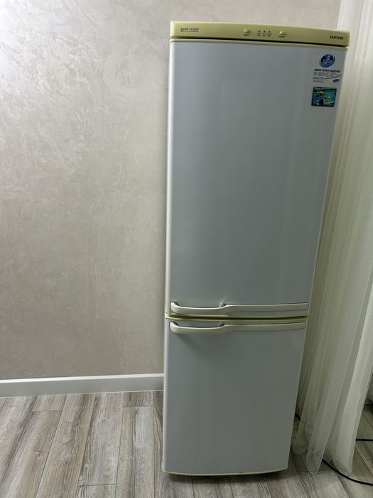 Холодильник Samsung двухкамерный 50200