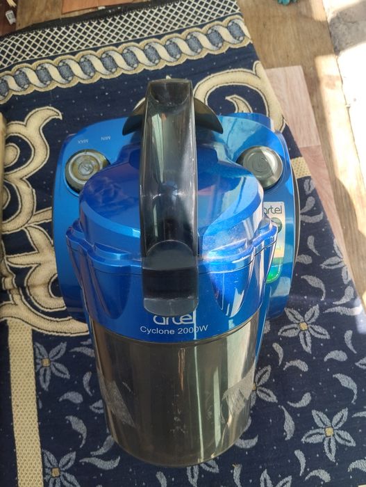 Пылесос artel почти новый