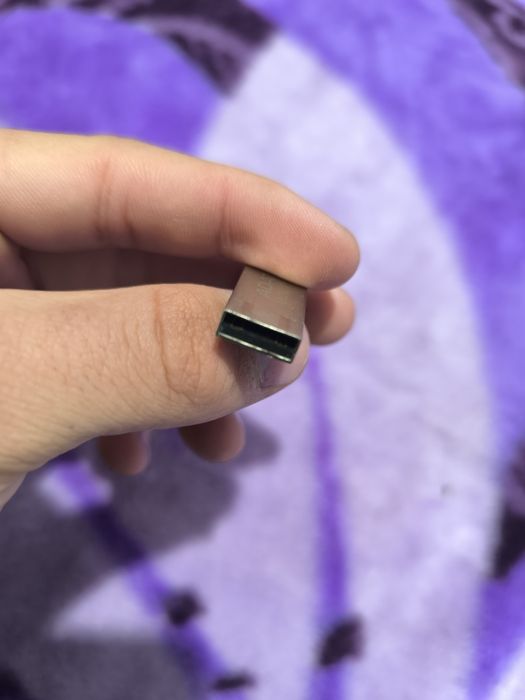 Stick USB metalic ADATA 8GB – Windows 10 Pro