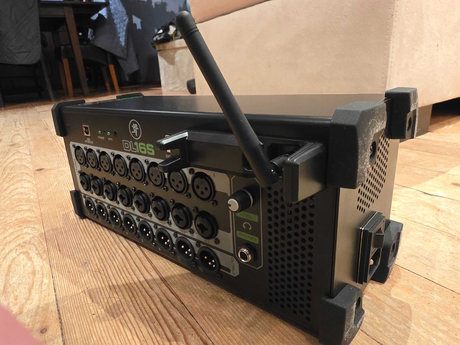 Дигитален пулт (миксер) Mackie DL16S