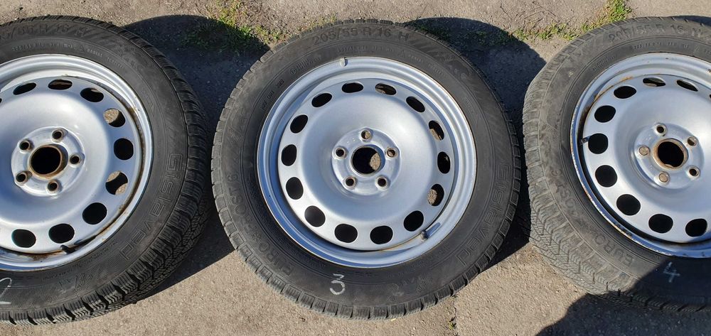 Set 4 cauciucuri de iarna cu jante de tabla GOLF 7