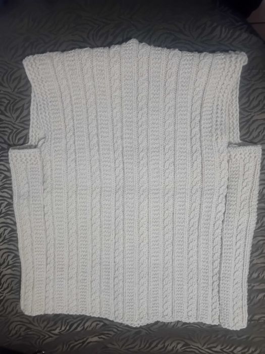 Вълнен елек – ръчно плетиво