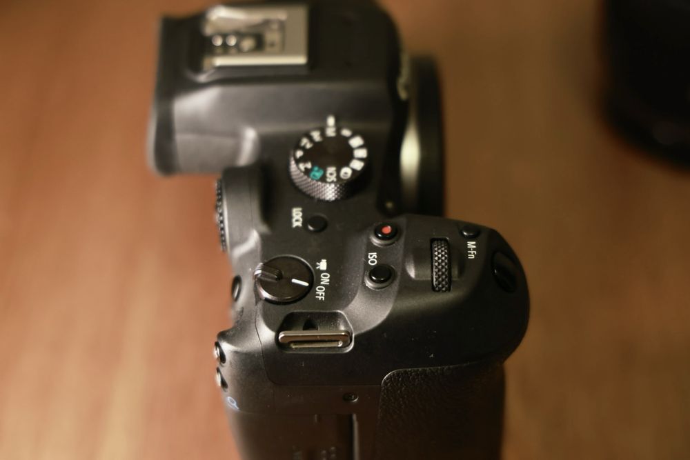 Фотоапарат Canon R7