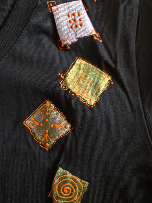 Tunică neagră cu elemente pictate manual